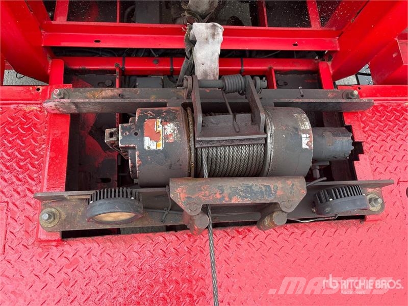 Ford F-750 4x2 Extended Cab Rollback Truck Camion dépannage