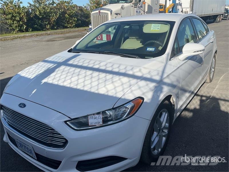 Ford Fusion SE Automobili