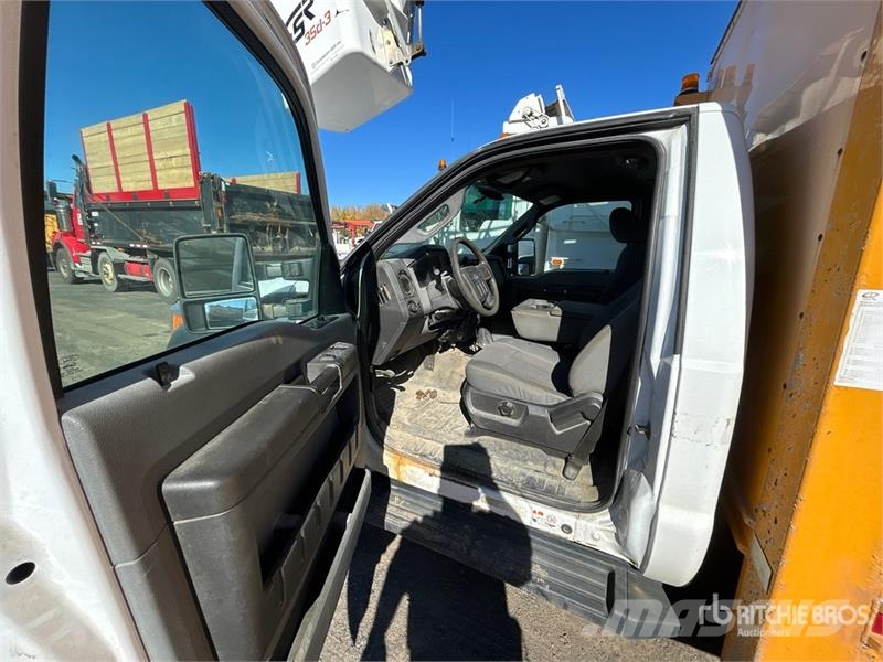 Ford GSR35D-3 35 ft on Ford F-450 4x2 Van Mounted Aeria المنصات الهوائية المثبتة على شاحنة