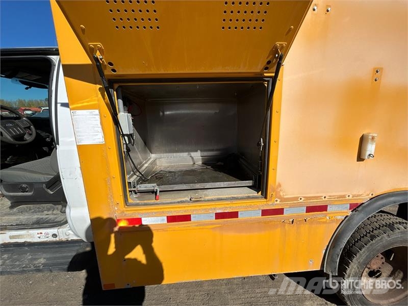 Ford GSR35D-3 35 ft on Ford F-450 4x2 Van Mounted Aeria المنصات الهوائية المثبتة على شاحنة