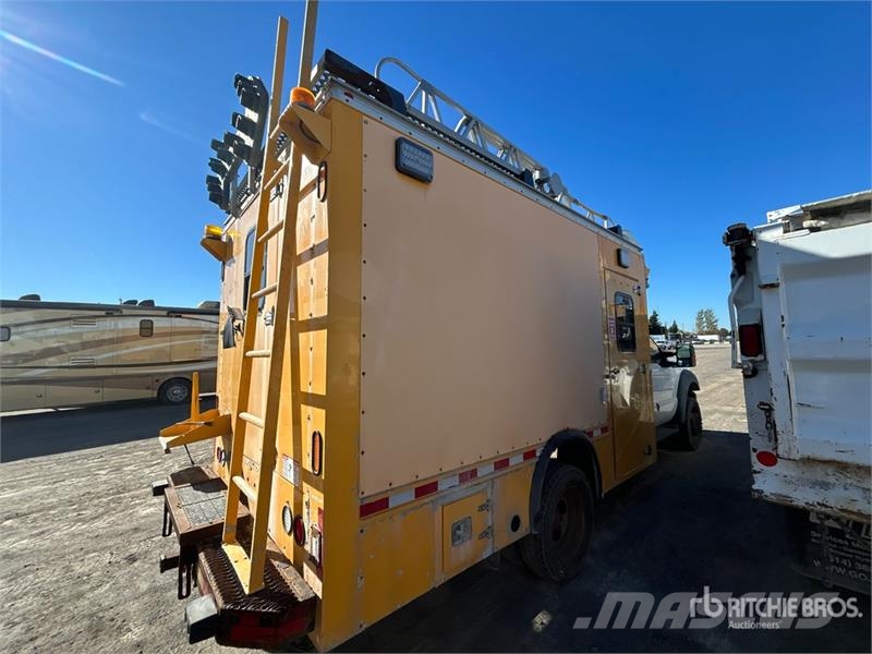 Ford GSR35D-3 35 ft on Ford F-450 4x2 Van Mounted Aeria المنصات الهوائية المثبتة على شاحنة