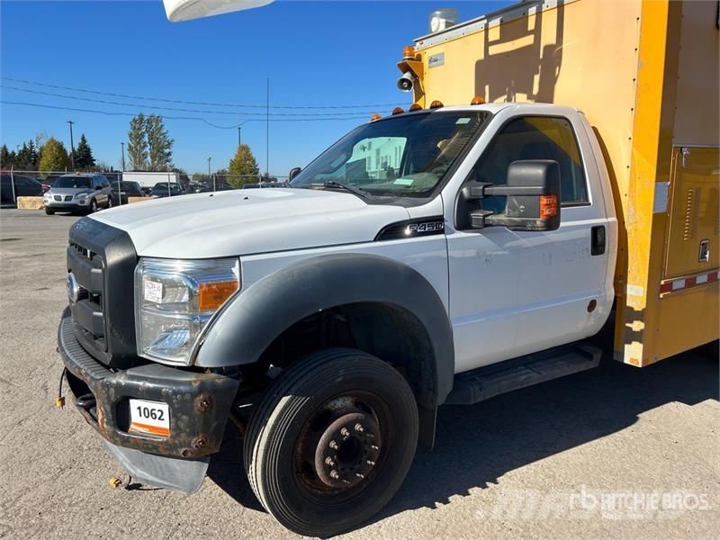 Ford GSR35D-3 35 ft on Ford F-450 4x2 Van Mounted Aeria المنصات الهوائية المثبتة على شاحنة