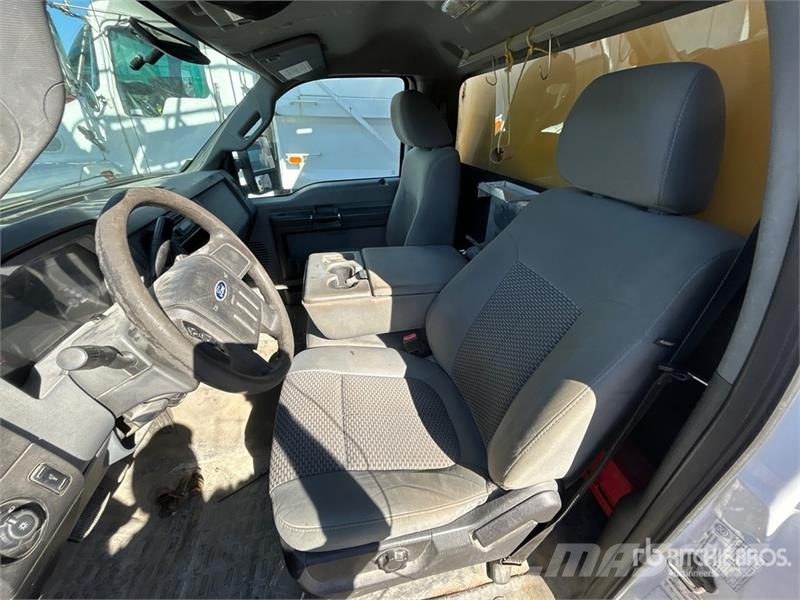 Ford GSR35D-3 35 ft on Ford F-450 4x2 Van Mounted Aeria المنصات الهوائية المثبتة على شاحنة