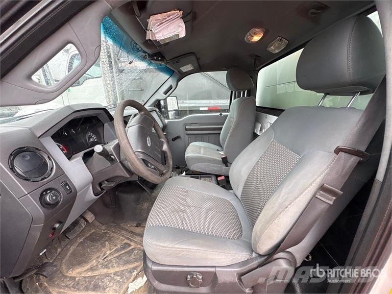Ford Hydralique RH41 30 ft on Ford F-550 4x4 Van Mounte Auto hoogwerkers