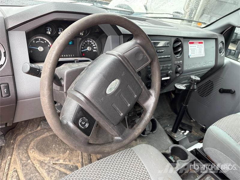Ford Hydralique RH41 30 ft on Ford F-550 4x4 Van Mounte Auto hoogwerkers