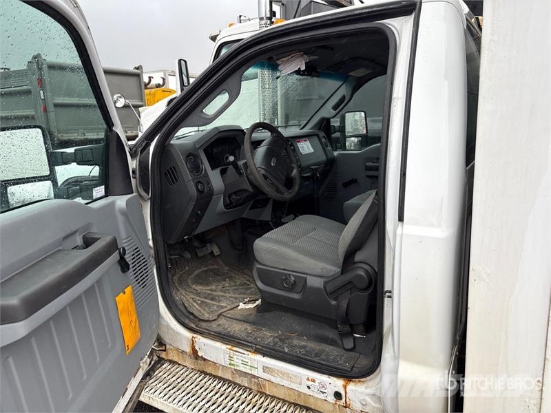 Ford Hydralique RH41 30 ft on Ford F-550 4x4 Van Mounte Auto hoogwerkers