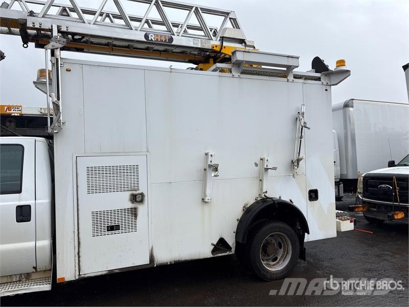 Ford Hydralique RH41 30 ft on Ford F-550 4x4 Van Mounte Auto hoogwerkers