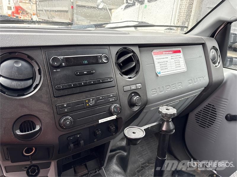 Ford Hydralique RH41 30 ft on Ford F-550 4x4 Van Mounte Auto hoogwerkers