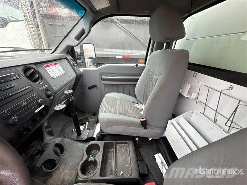 Ford Hydralique RH41 30 ft on Ford F-550 4x4 Van Mounte Auto hoogwerkers