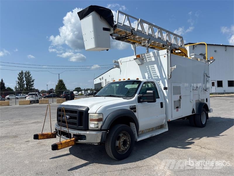 Ford L37 33 ft on  Ford F-550 XL 4x2 Van Mounted Aerial Plataformas sobre camión