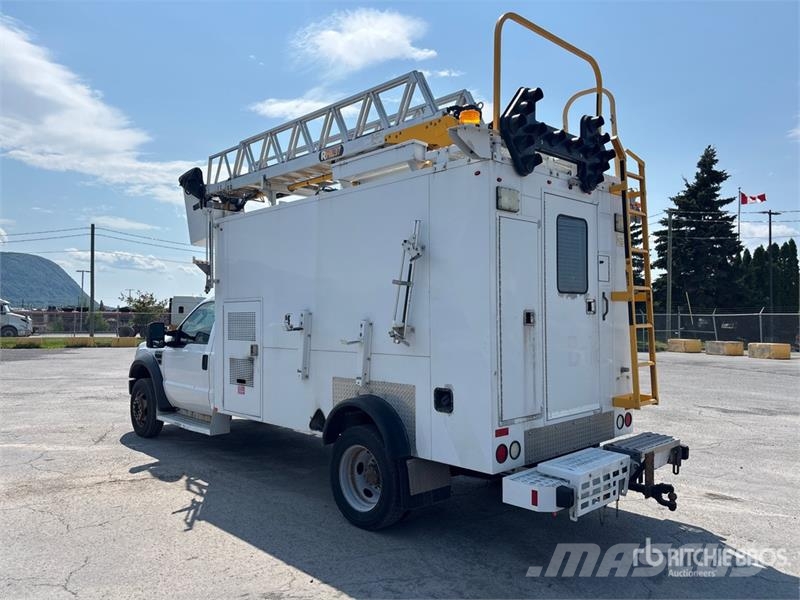 Ford L37 33 ft on  Ford F-550 XL 4x2 Van Mounted Aerial Plataformas sobre camión