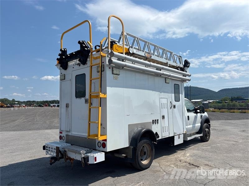 Ford L37 33 ft on  Ford F-550 XL 4x2 Van Mounted Aerial Plataformas sobre camión