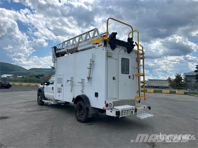 Ford L37 33 ft on  Ford F-550 XL 4x2 Van Mounted Aerial Plataformas sobre camión