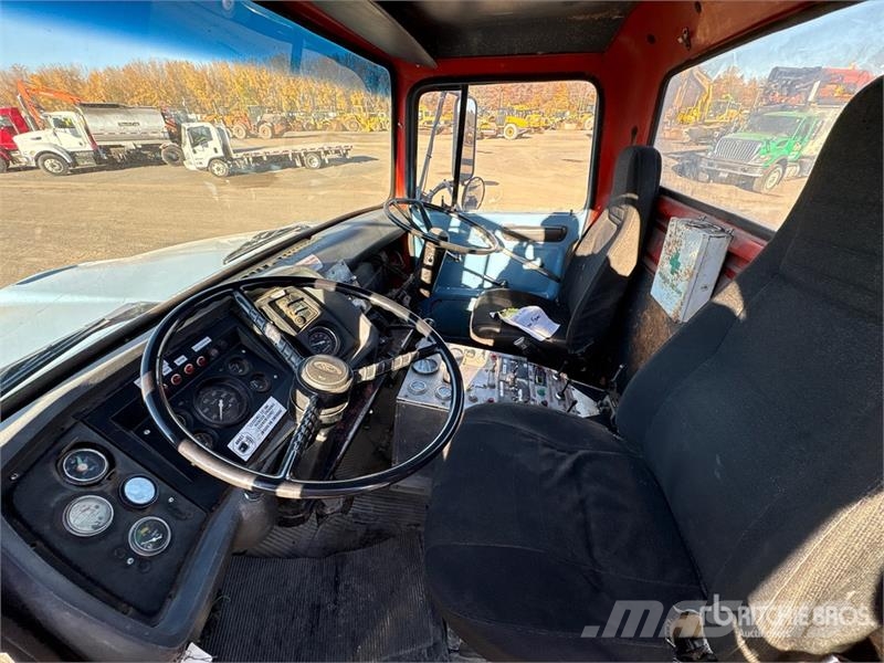 Ford LN8000 Kabine i unutrašnjost