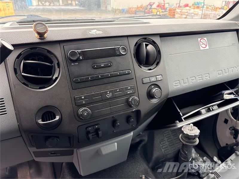 Ford RH RH41 37 ft on Ford F-550 XL 4x2 Van Mounted Ae Plataformas sobre camión