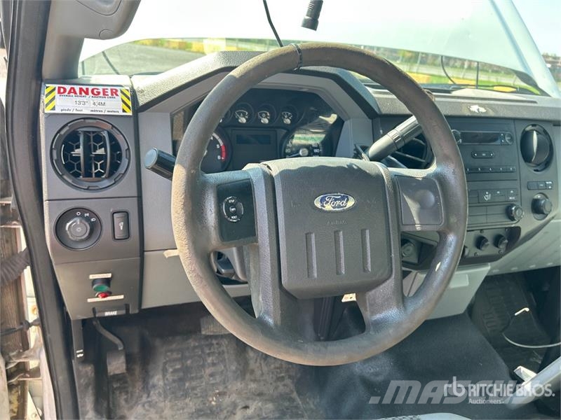 Ford RH RH41 37 ft on Ford F-550 XL 4x2 Van Mounted Ae Plataformas sobre camión