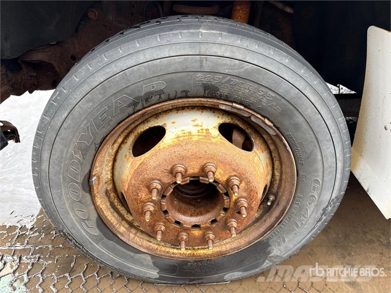 Ford RH RH41 37 ft on Ford F-550 XL 4x2 Van Mounted Ae Plataformas sobre camión