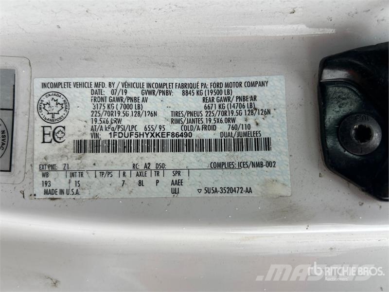 Ford RH RH41-LP 11.51 m on Ford F-550 XL 4x4 Van Mount Teherautóra szerelt emelők és állványok
