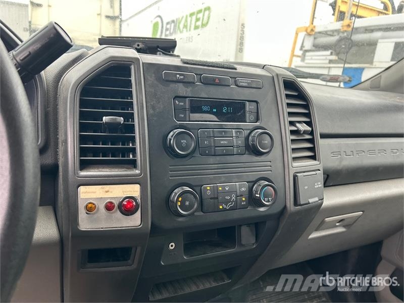 Ford RH RH41-LP 11.51 m on Ford F-550 XL 4x4 Van Mount Teherautóra szerelt emelők és állványok