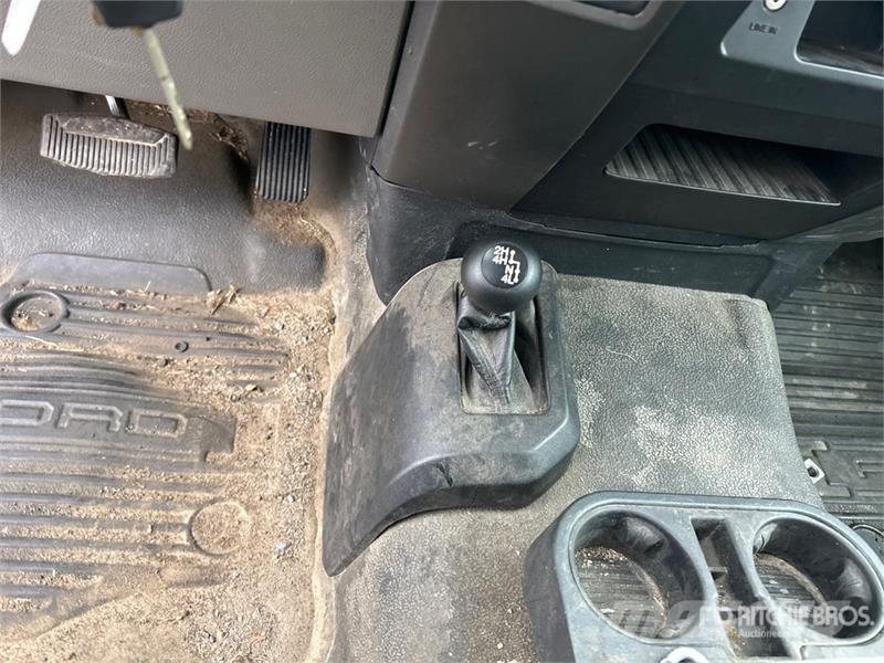Ford RH RH41-LP 11.51 m on Ford F-550 XL 4x4 Van Mount Teherautóra szerelt emelők és állványok