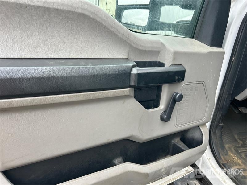 Ford RH RH41-LP 11.51 m on Ford F-550 XL 4x4 Van Mount Teherautóra szerelt emelők és állványok