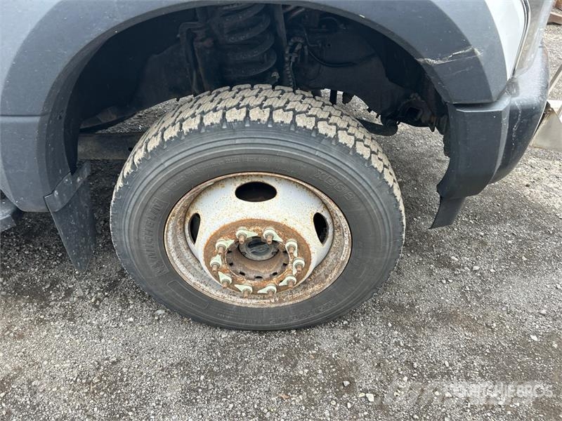 Ford RH RH41-LP 11.51 m on Ford F-550 XL 4x4 Van Mount Teherautóra szerelt emelők és állványok