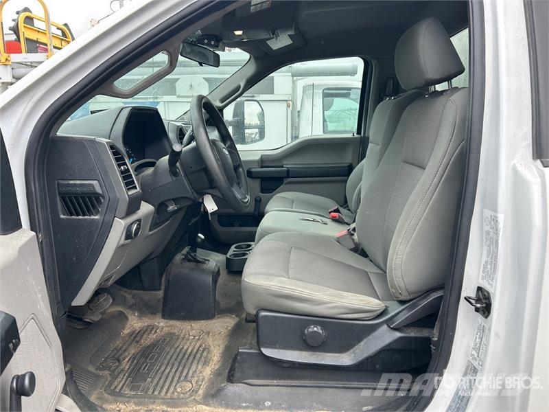 Ford RH RH41-LP 11.51 m on Ford F-550 XL 4x4 Van Mount Teherautóra szerelt emelők és állványok
