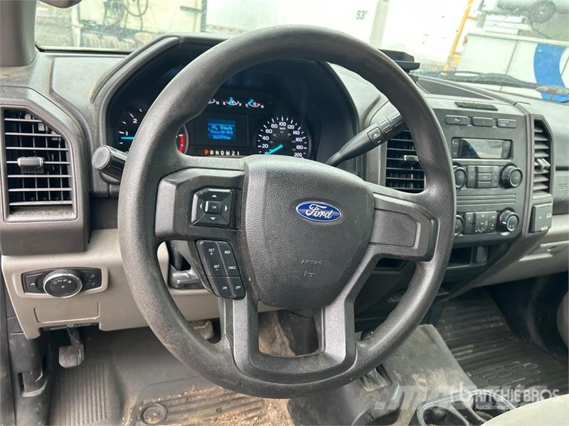 Ford RH RH41-LP 11.51 m on Ford F-550 XL 4x4 Van Mount Teherautóra szerelt emelők és állványok