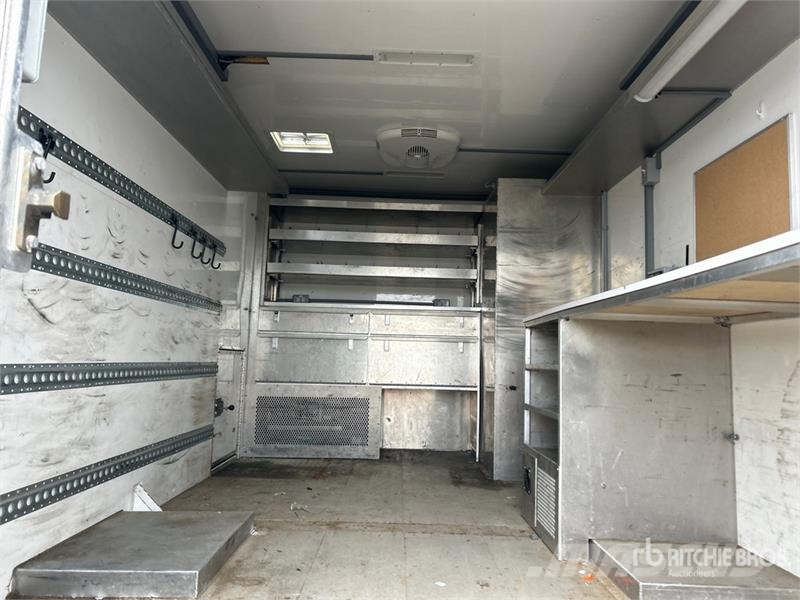 Ford RH RH41-LP 11.51 m on Ford F-550 XL 4x4 Van Mount Teherautóra szerelt emelők és állványok