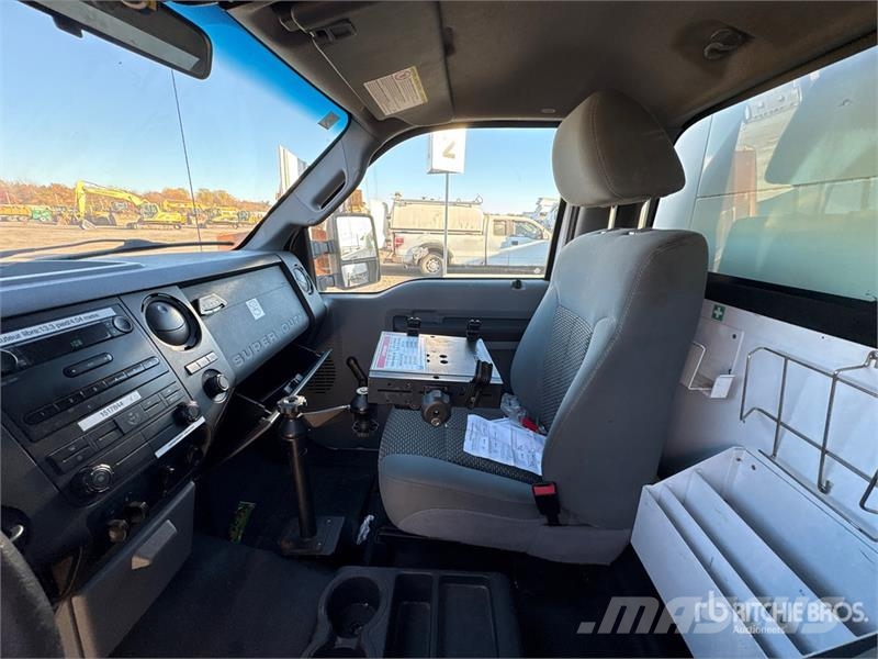 Ford Telelift 35 ft on Ford F-550 4x2 Van Mounted Aeri Pacēlāji uz automašīnas bāzes