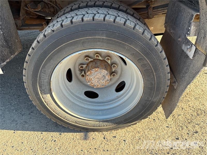 Ford Telelift 35 ft on Ford F-550 4x2 Van Mounted Aeri Pacēlāji uz automašīnas bāzes