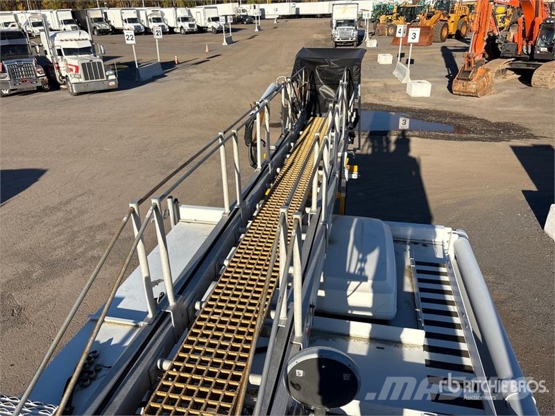 Ford Telelift 35 ft on Ford F-550 4x2 Van Mounted Aeri Pacēlāji uz automašīnas bāzes