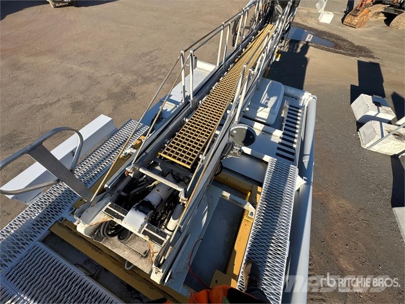 Ford Telelift 35 ft on Ford F-550 4x2 Van Mounted Aeri Pacēlāji uz automašīnas bāzes