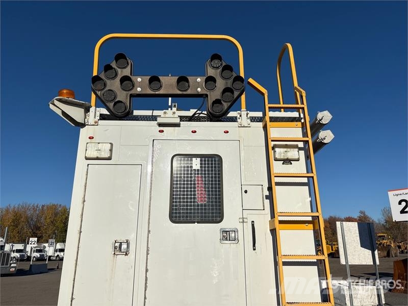 Ford Telelift 35 ft on Ford F-550 4x2 Van Mounted Aeri Pacēlāji uz automašīnas bāzes