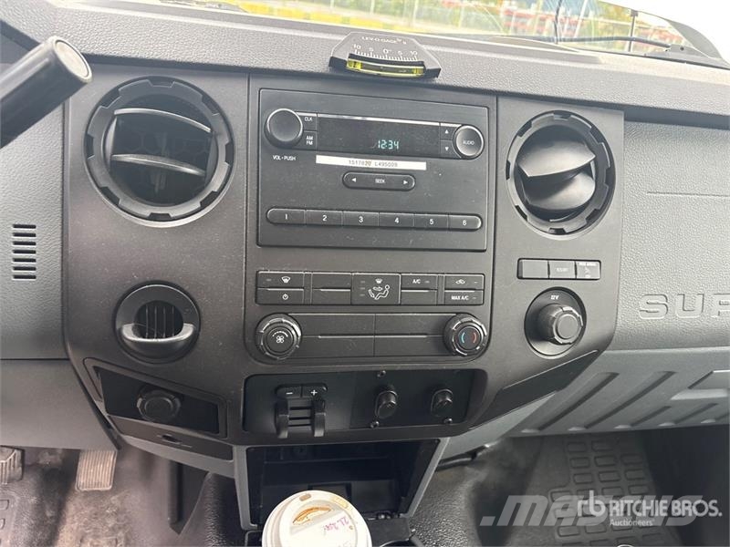 Ford Telelift TTS25 35 ft on Ford F-550 XL 4x2 Van Mou Piattaforme autocarrate