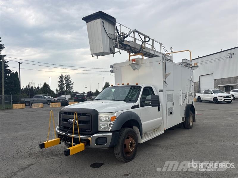 Ford Telelift TTS25 35 ft on Ford F-550 XL 4x2 Van Mou Piattaforme autocarrate