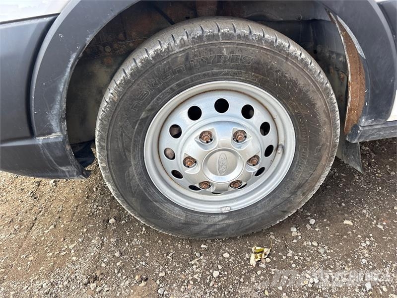 Ford Transit 150 9 Passenger Van Панельні фургони