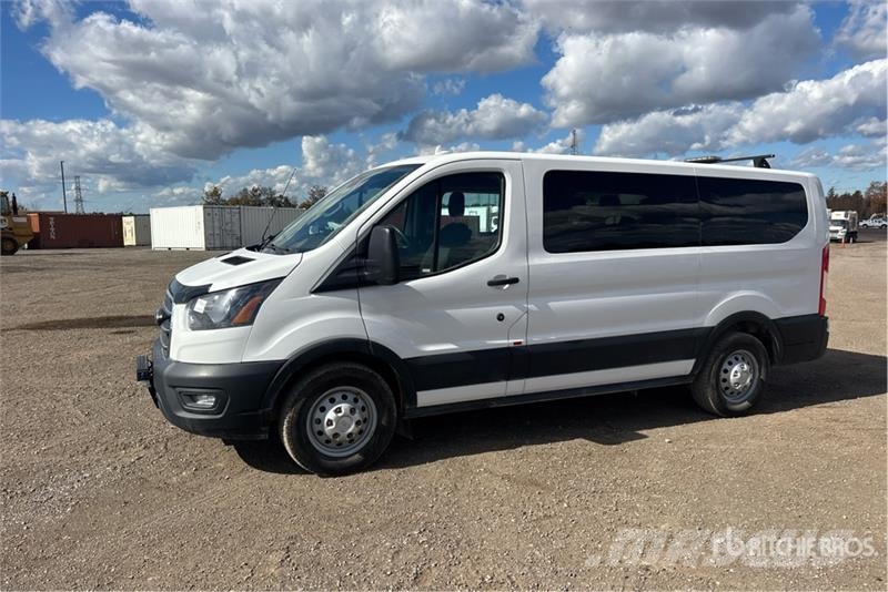 Ford Transit 150 9 Passenger Van Панельні фургони