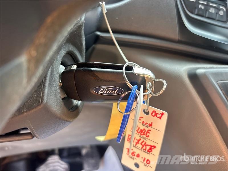 Ford Transit 150 9 Passenger Van Панельні фургони
