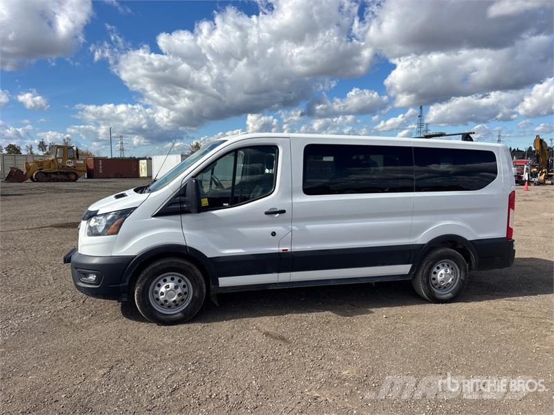 Ford Transit 150 9 Passenger Van Панельні фургони