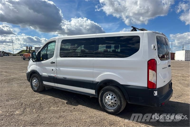 Ford Transit 150 9 Passenger Van Панельні фургони