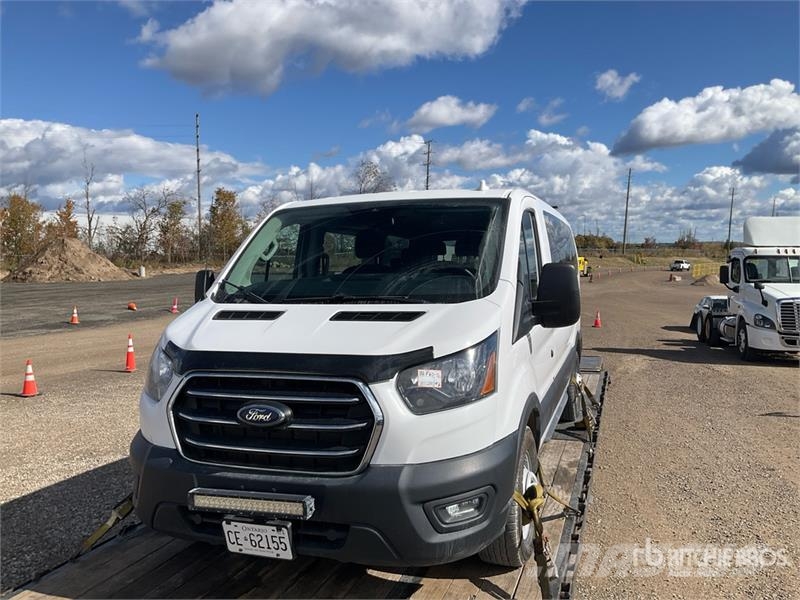 Ford Transit 150 9 Passenger Van Панельні фургони