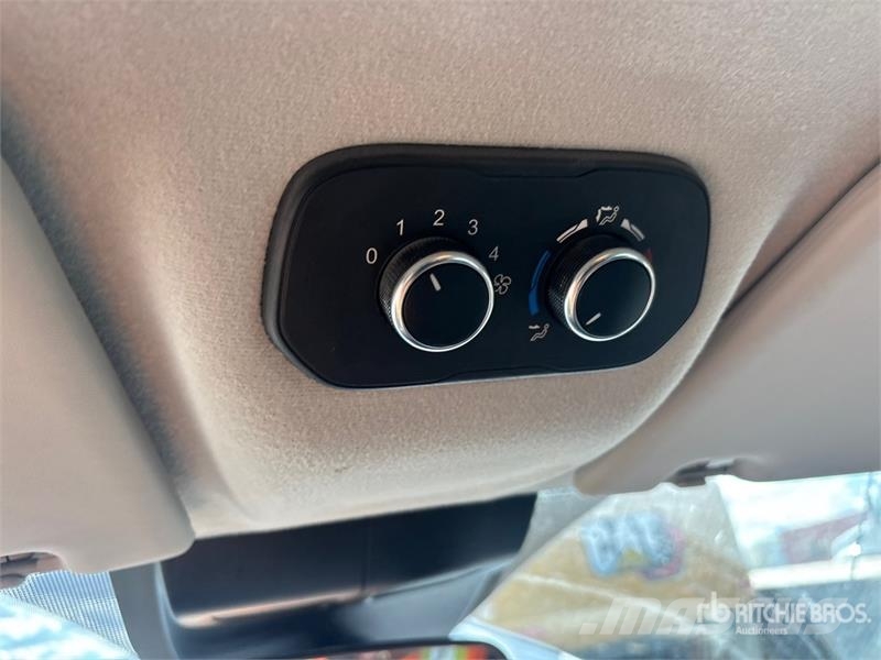 Ford Transit 150 9 Passenger Van Панельні фургони