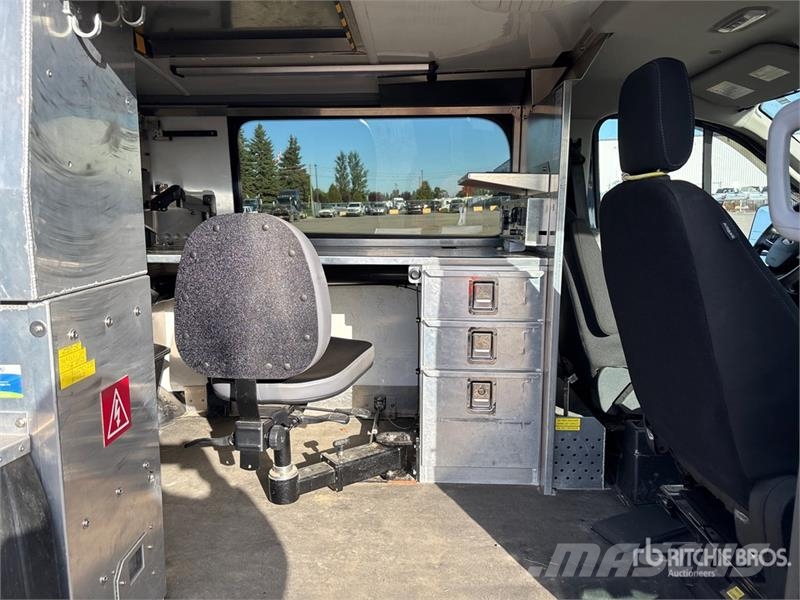 Ford Transit 150 AWD Utility Truck Pikapai / Bortiniai sunkvežimiai