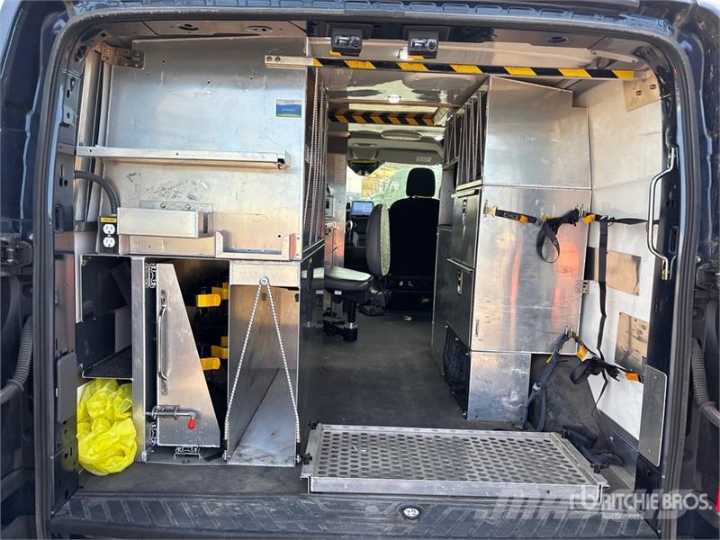 Ford Transit 150 AWD Utility Truck Pikapai / Bortiniai sunkvežimiai