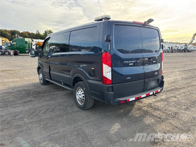 Ford Transit 150 AWD Utility Truck Pikapai / Bortiniai sunkvežimiai