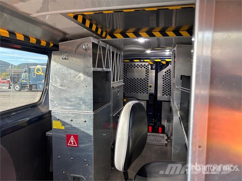 Ford Transit 150 AWD Utility Truck Pikapai / Bortiniai sunkvežimiai
