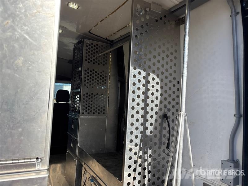 Ford Transit 250 4x2 Utility Truck شاحنات خفيفة/مفصلية الجوانب