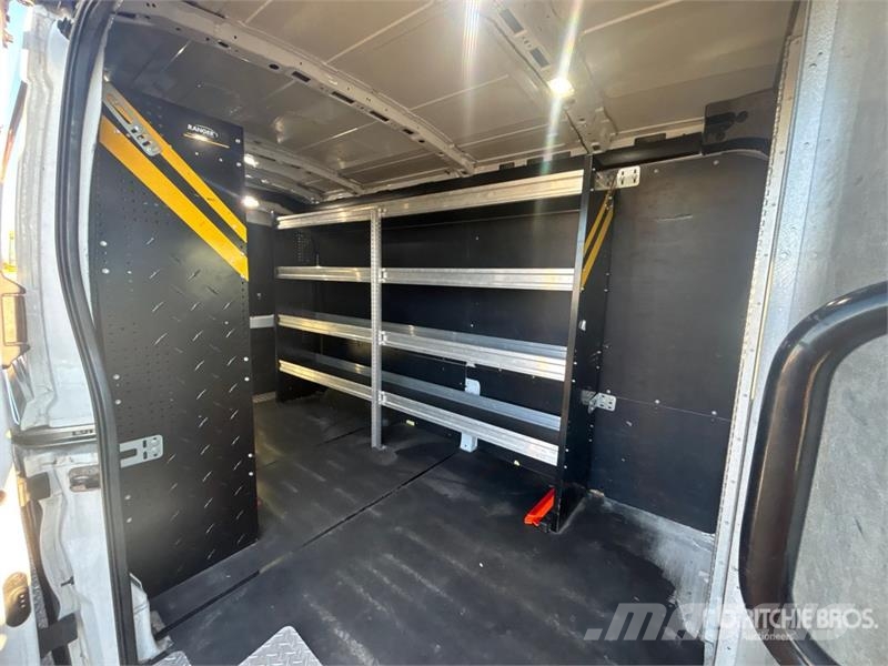 Ford Transit 250 Cargo Van Transporterek