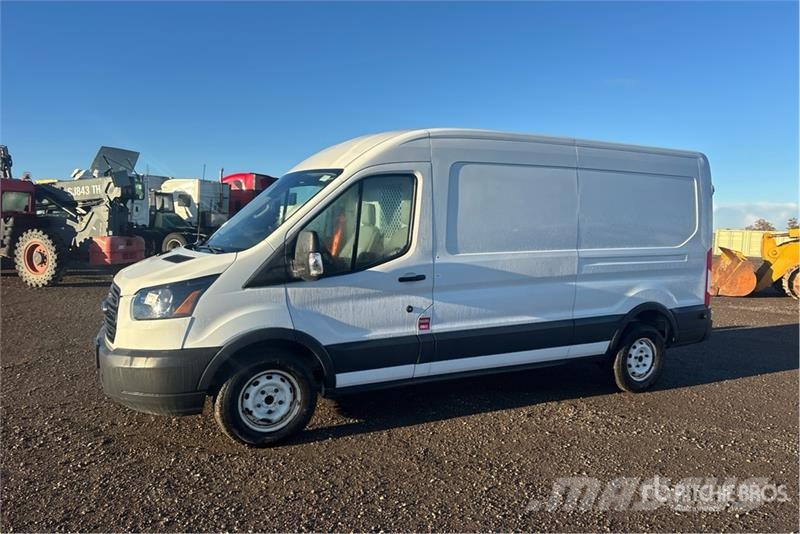 Ford Transit 250 Cargo Van Transporterek